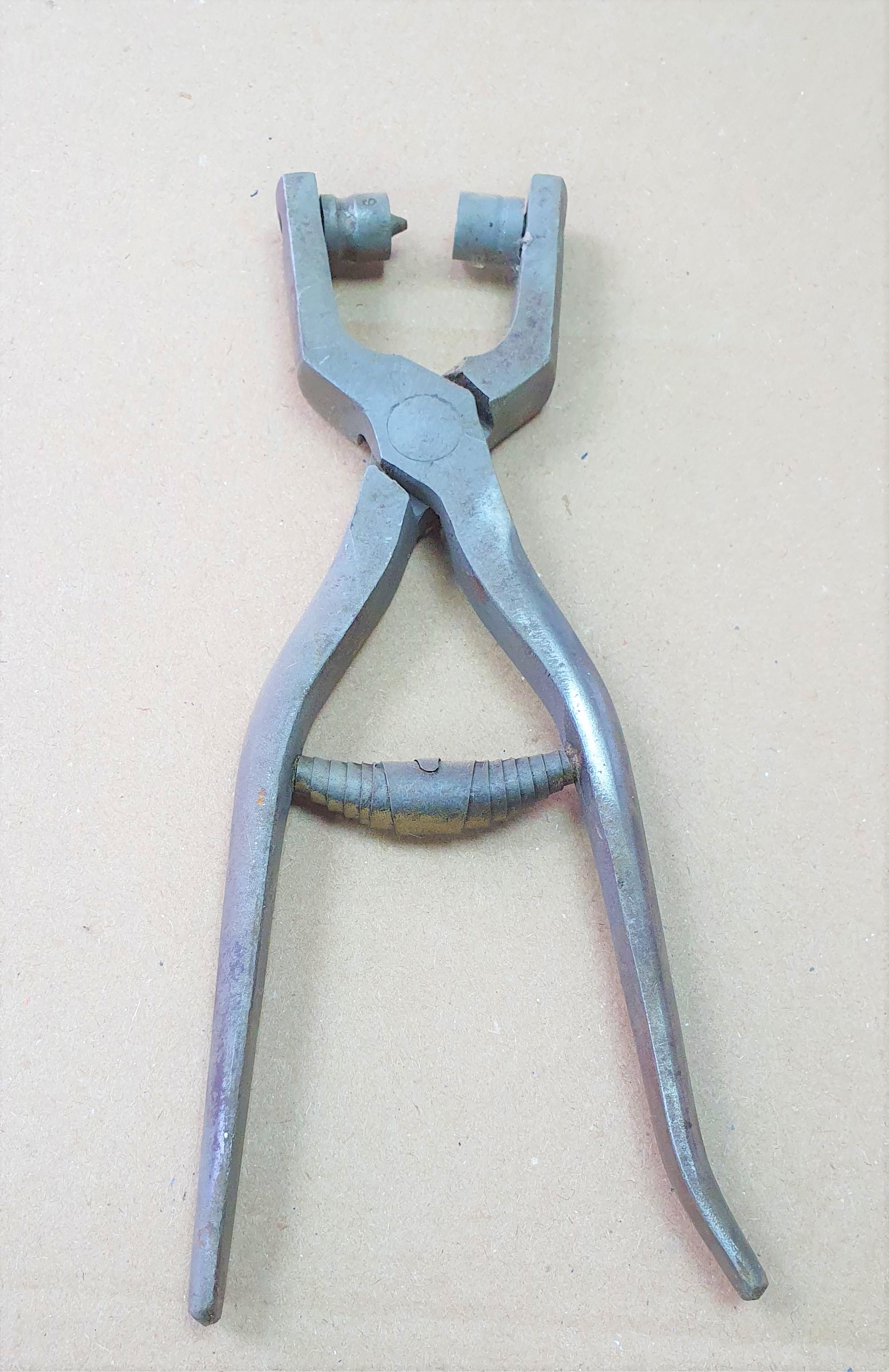 Pliers for cobblers and sadders  